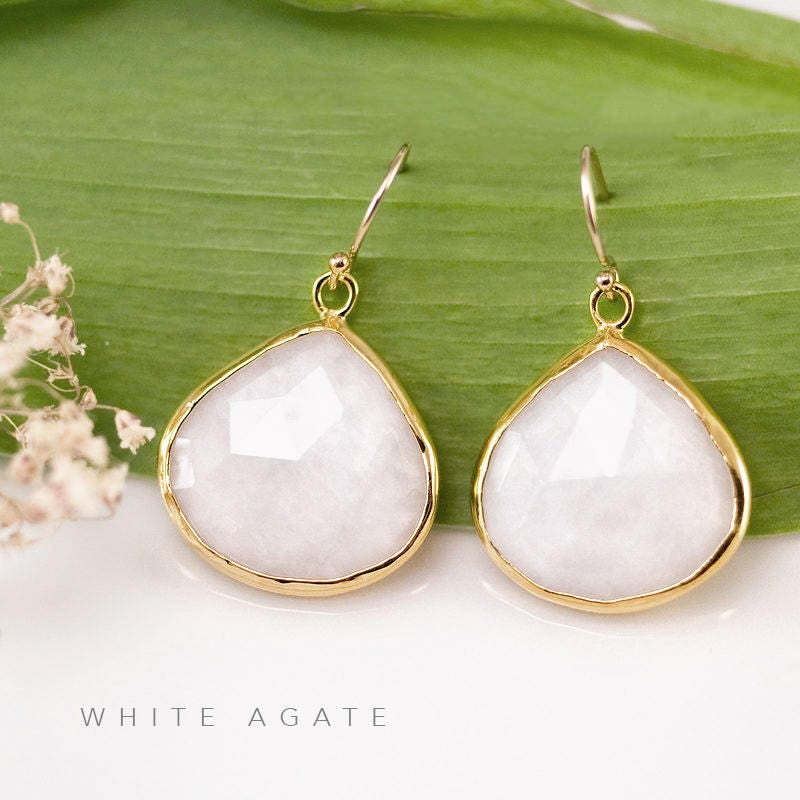 Raw Emerald Earrings Gold, May Birthstone Earrings, Jewelry Trends, Green Stone Earrings Dangle, Semi Precious Stone, Statement Earring Gift