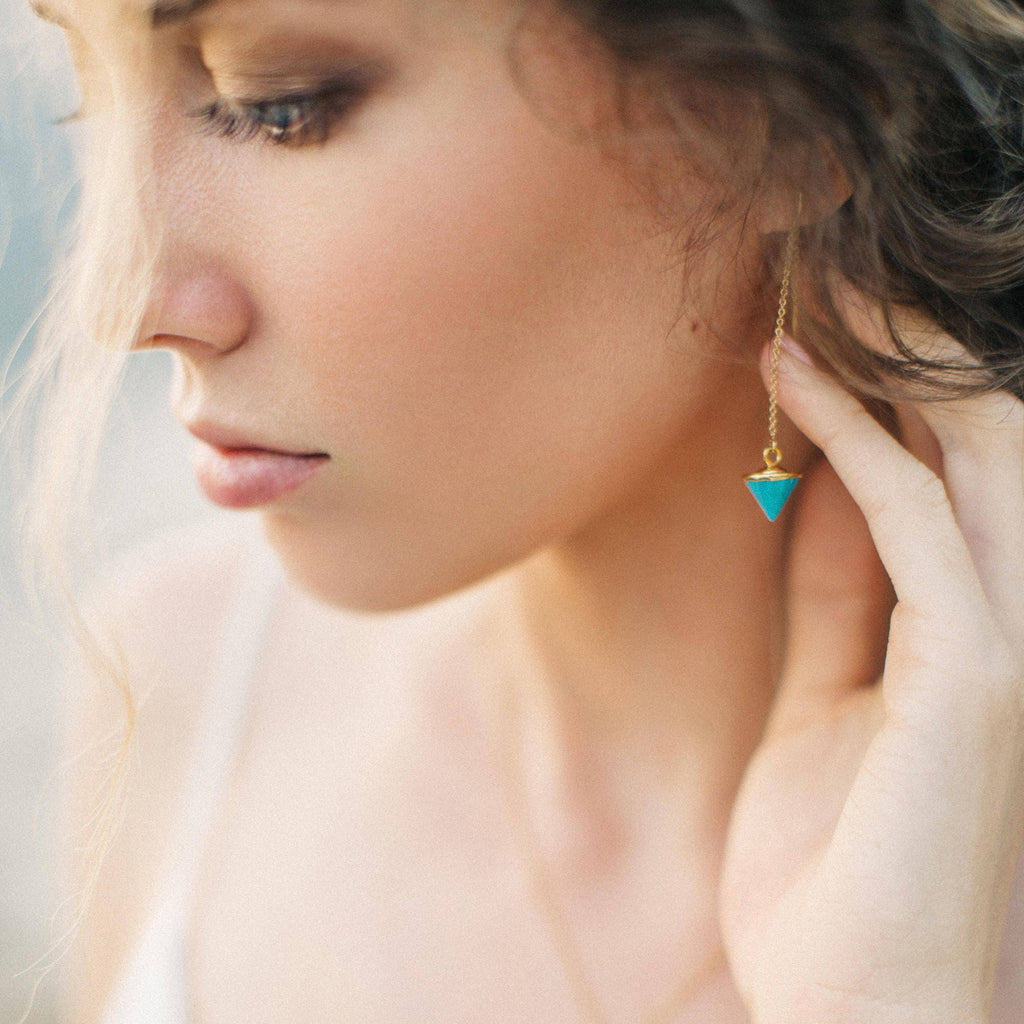 Raw Emerald Earrings Gold, Emerald Threader Earrings, Dainty Ear Threaders, Gift for Girlfriend, May Birthstone Gift, Boho Chic