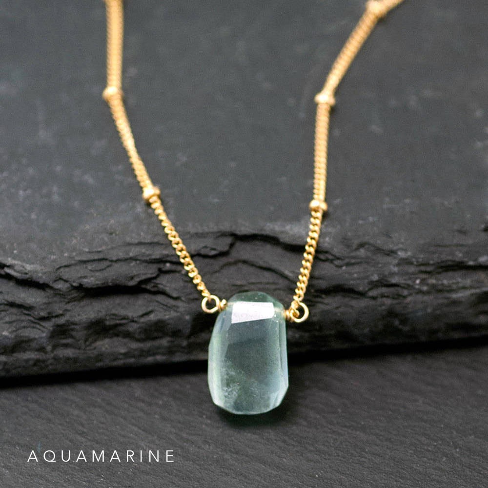 Natural Emerald Necklace, Raw Stone Necklace, Gold Satellite Chain, Rough Gemstone Nugget, Layering Necklace, May Birthstone Gift, NK-ST