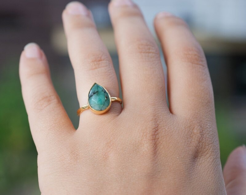 Raw Emerald Ring Gold, May Birthstone Ring, Raw Gemstone Ring, Solitaire Ring, Stacking Ring, Gold Ring, Round Stone Ring, Boho Ring