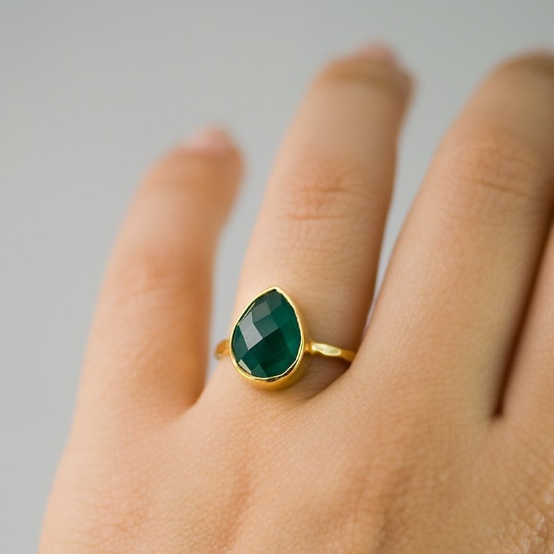 Green Onyx Ring Gold, Solitaire Stone Ring, Green Stone Ring, Stackable Ring, Round Stone Ring, Hammered Ring, Gift For Her,