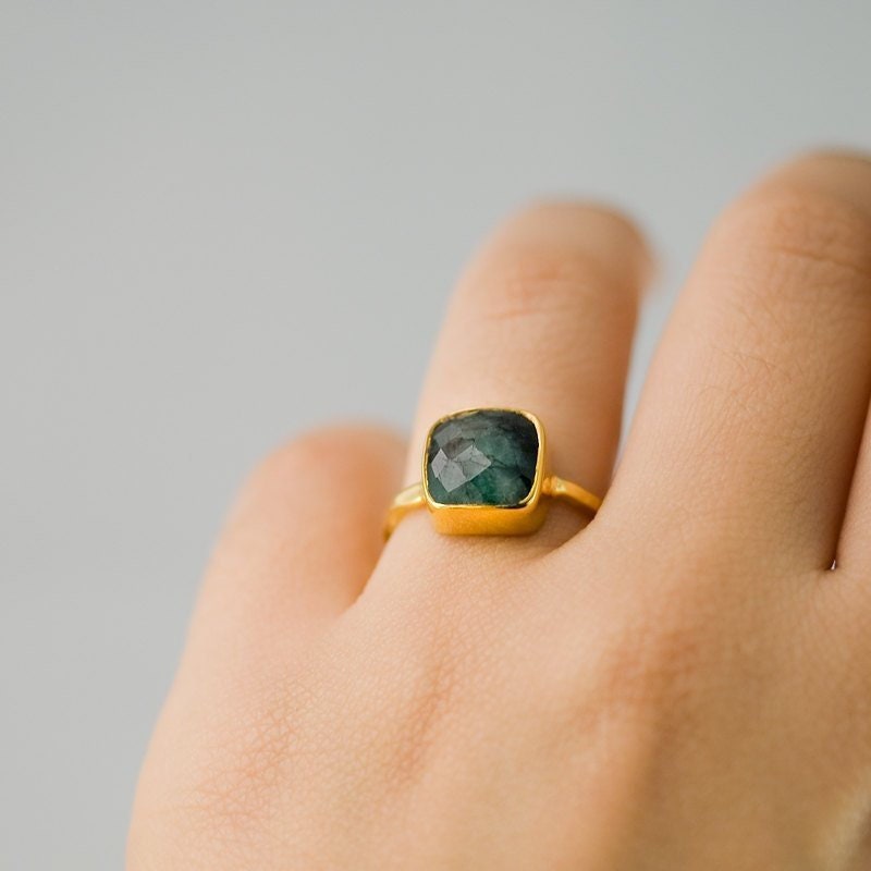 Raw Emerald Ring Gold, May Birthstone Ring, Tear Drop Solitaire Ring, Gemstone Ring, Stacking Ring, Raw Gemstone Ring, Gift for Her