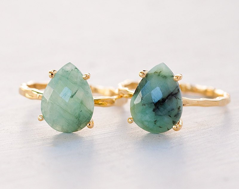 Raw Emerald Ring Gold, May Birthstone Ring, Raw Gemstone Ring, Solitaire Stone Ring, Stacking Ring, Tear Drop Ring, Birthday Gift for Her