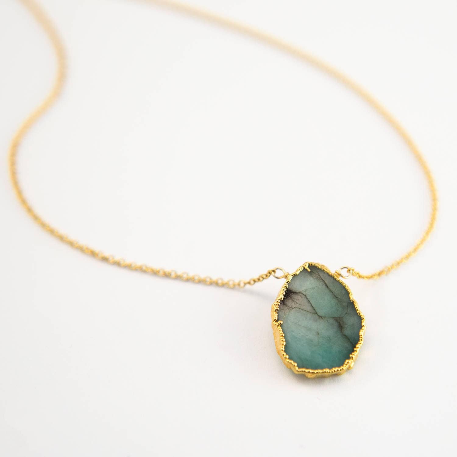Raw Emerald Necklace, May Birthstone Jewelry, Gemstone Slice Pendant Necklace, Layered Necklaces, Boho Jewelry, Gold Crystal Emerald Pendant