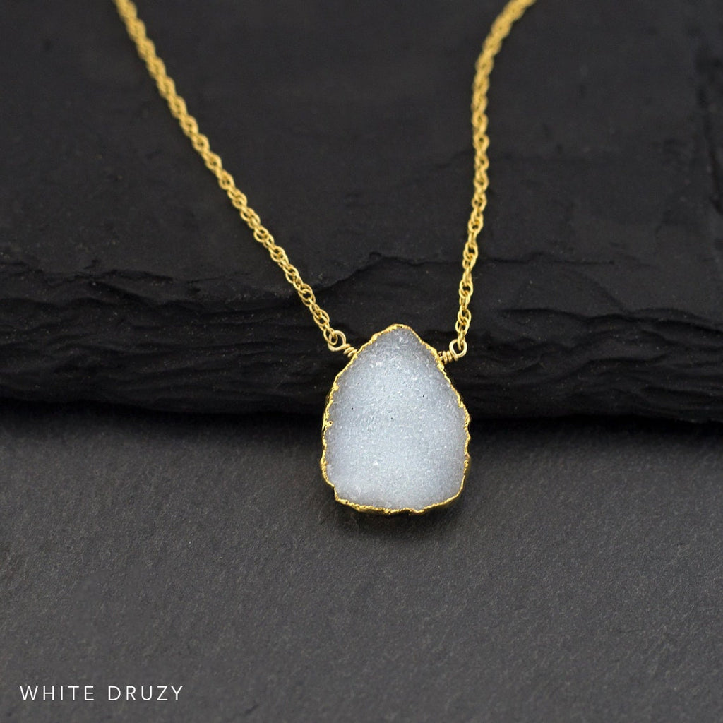 Raw Emerald Necklace, May Birthstone Jewelry, Gemstone Slice Pendant Necklace, Layered Necklaces, Boho Jewelry, Gold Crystal Emerald Pendant