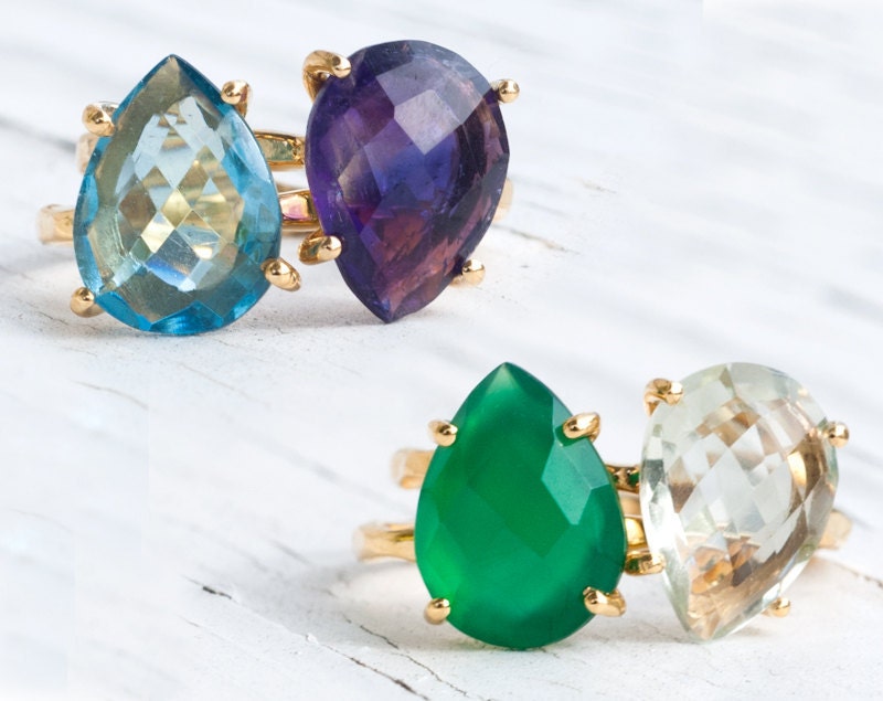 Raw Emerald Ring Gold, May Birthstone Ring, Raw Gemstone Ring, Solitaire Stone Ring, Stacking Ring, Tear Drop Ring, Birthday Gift for Her